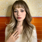 Peruka Naturalny Blond Kręcone Włosy Za Ramiona z Grzywką i Odrostem