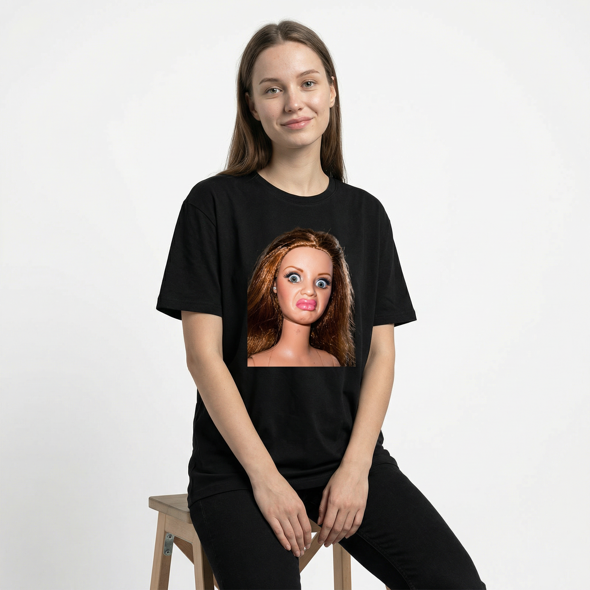Koszulka Damska Męska Śmieszna MEME DISGUSTED DOLL FACE T-Shirt Klasyczny