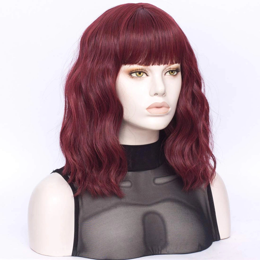 Bordowa peruka z grzywką falowana 38 cm syntetyczna naturalny look HIT