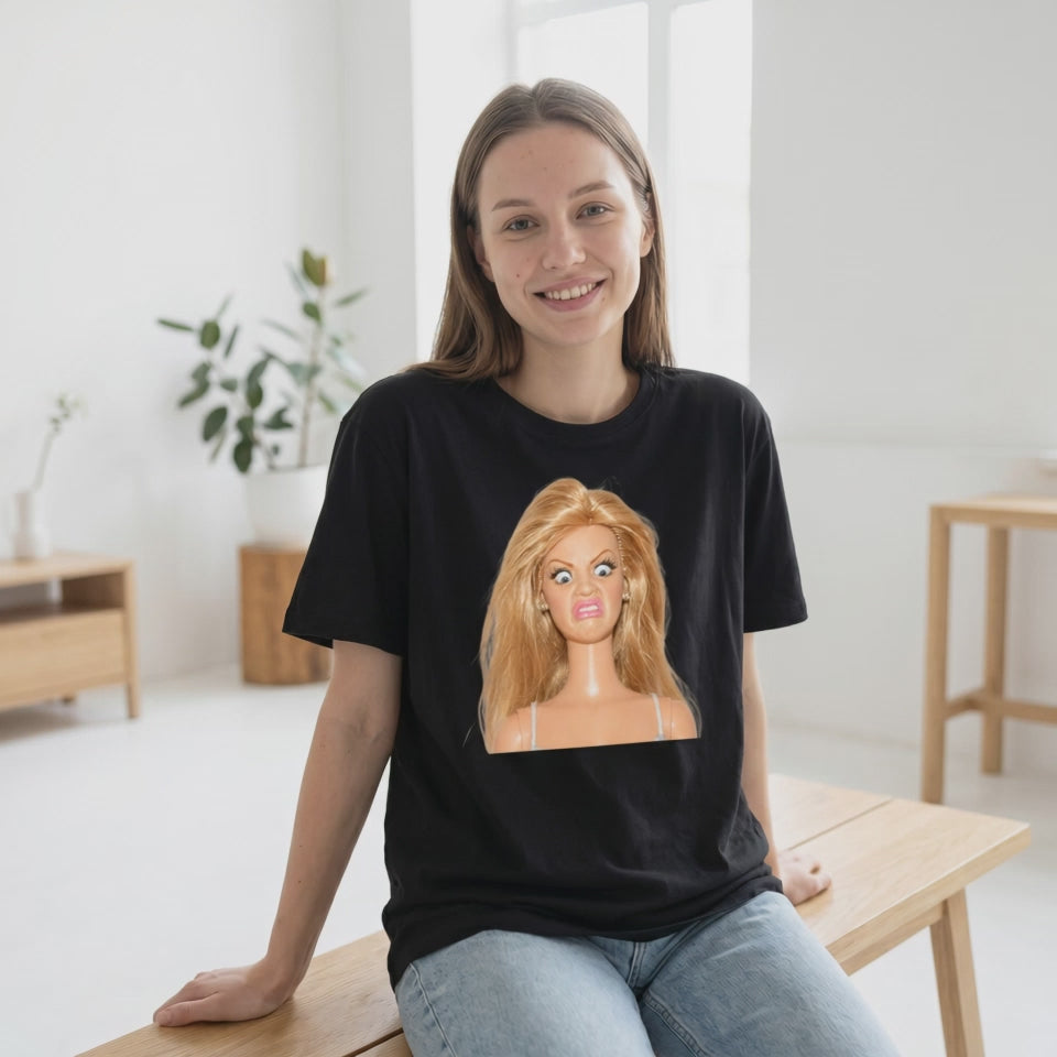Koszulka Damska Męska Śmieszna MEME DISGUSTED DOLL FACE Zniesmaczona Blondynka T-Shirt Klasyczny