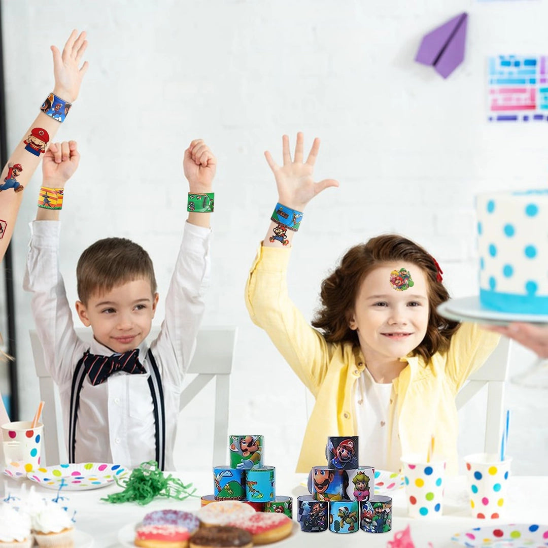 Zestaw bransoletek slap i tatuaży wodnych Mario – 12 opasek +4 arkusze tatuaży Drugie zdjęcie produktu