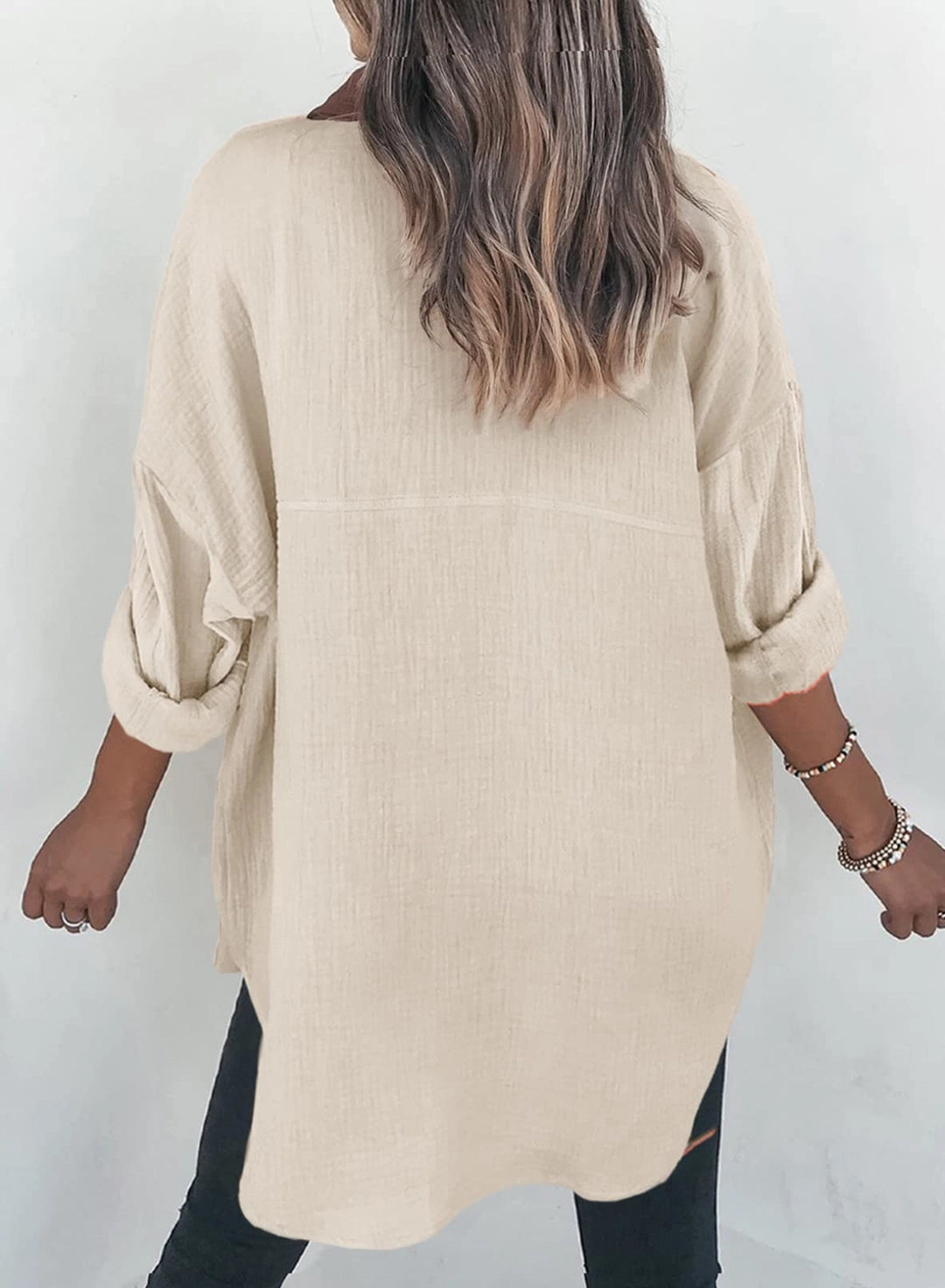 Koszula damska oversize beżowa z długim rękawem lniana styl casual DOKOTOO Drugie zdjęcie produktu